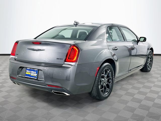 Used 2022 Chrysler 300 Touring w/ Sport Appearance Package image 7