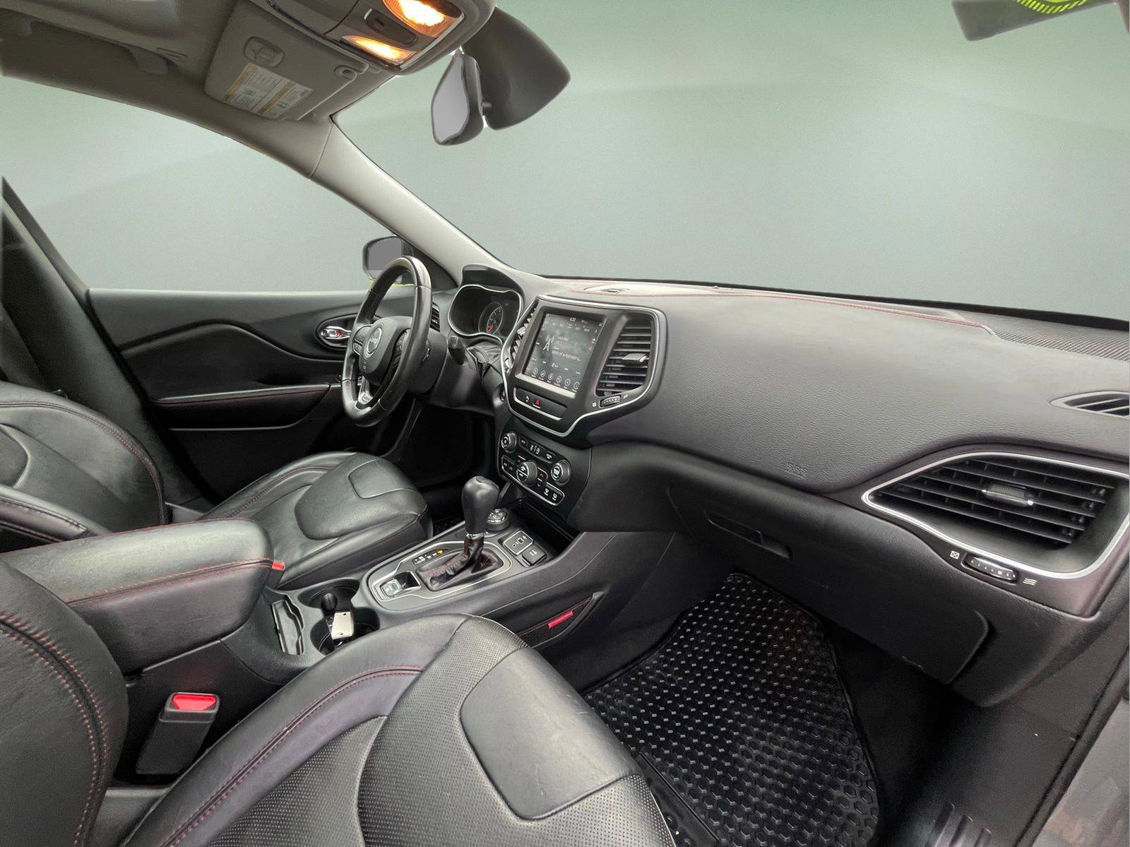 Used 2019 Jeep Cherokee Trailhawk image 37