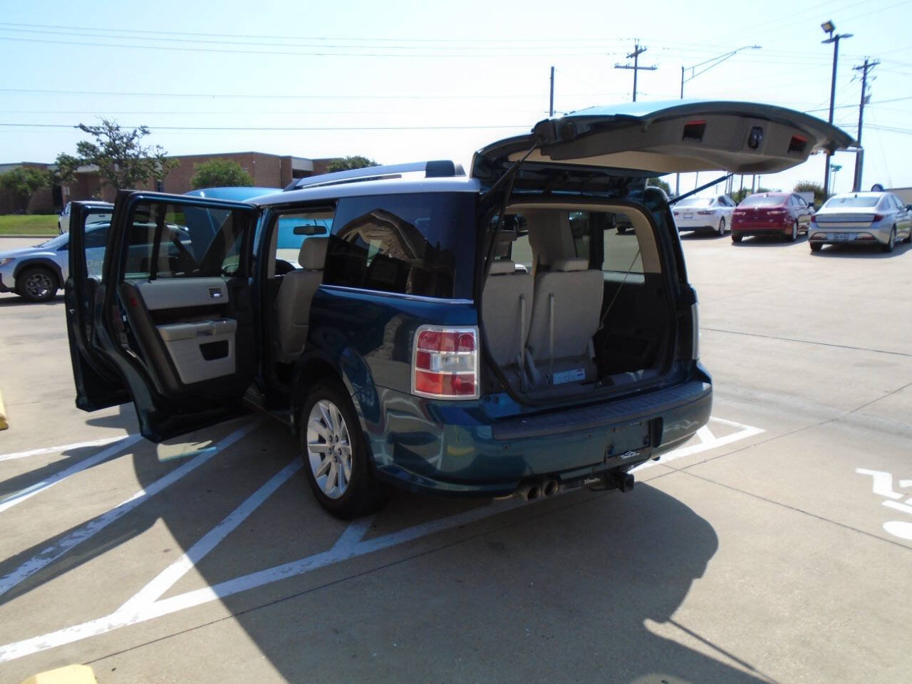 Used 2011 Ford Flex SEL w/ Rapid Spec Order Code FWD image 26