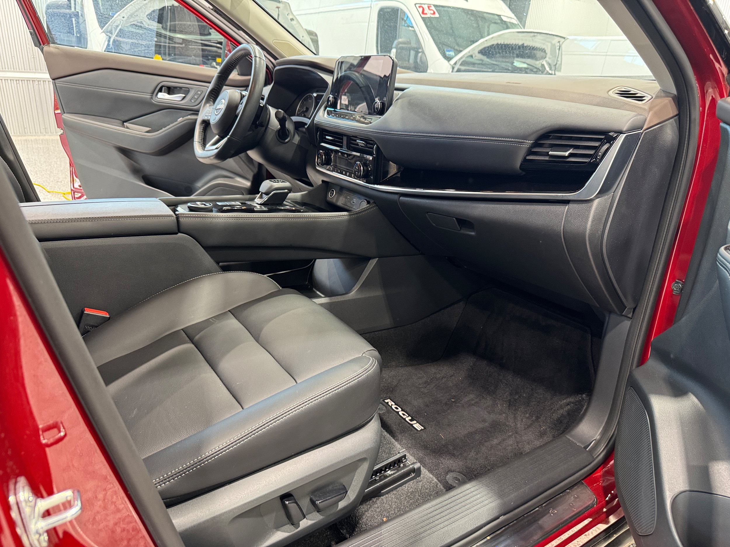 Used 2023 Nissan Rogue SL w/ SL Premium Package AWD/4WD image 14