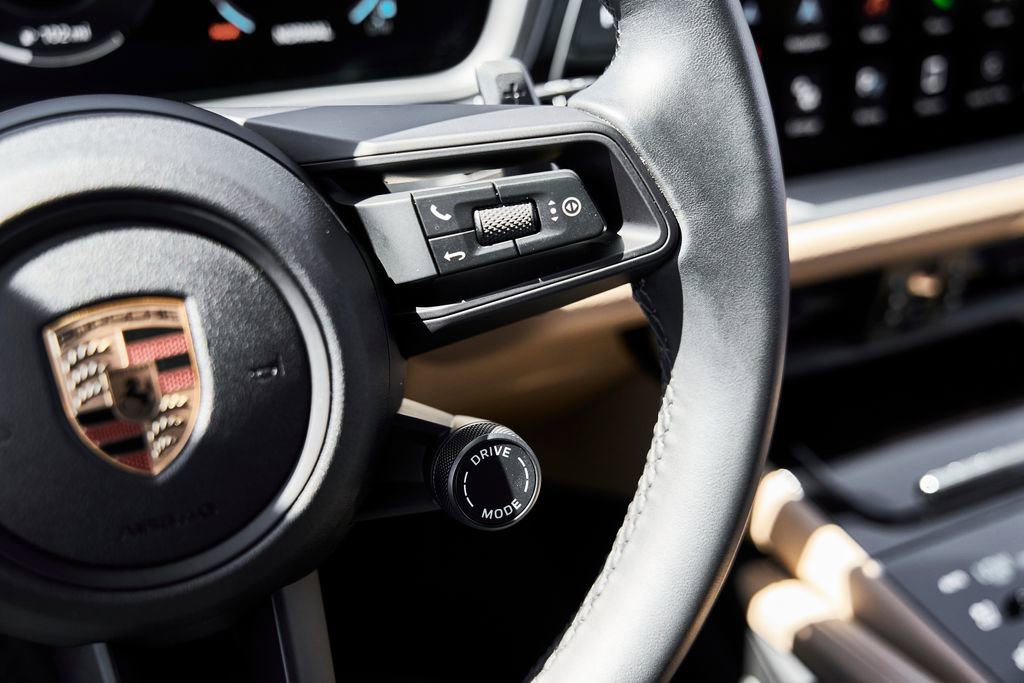 Used 2025 Porsche Cayenne image 56