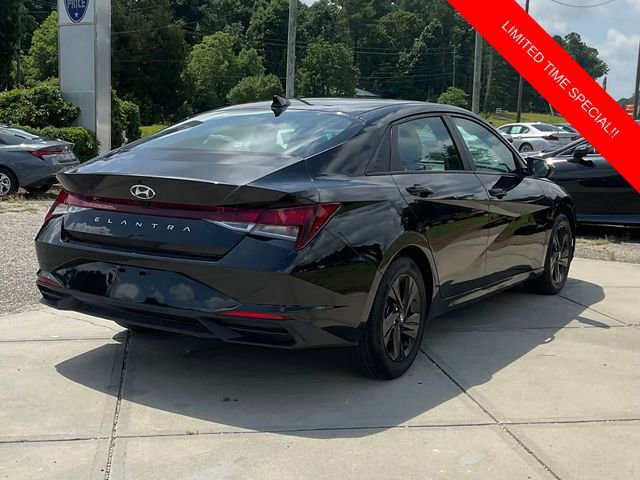 Used 2022 Hyundai Elantra SEL w/ Preferred Accessory Package image 7