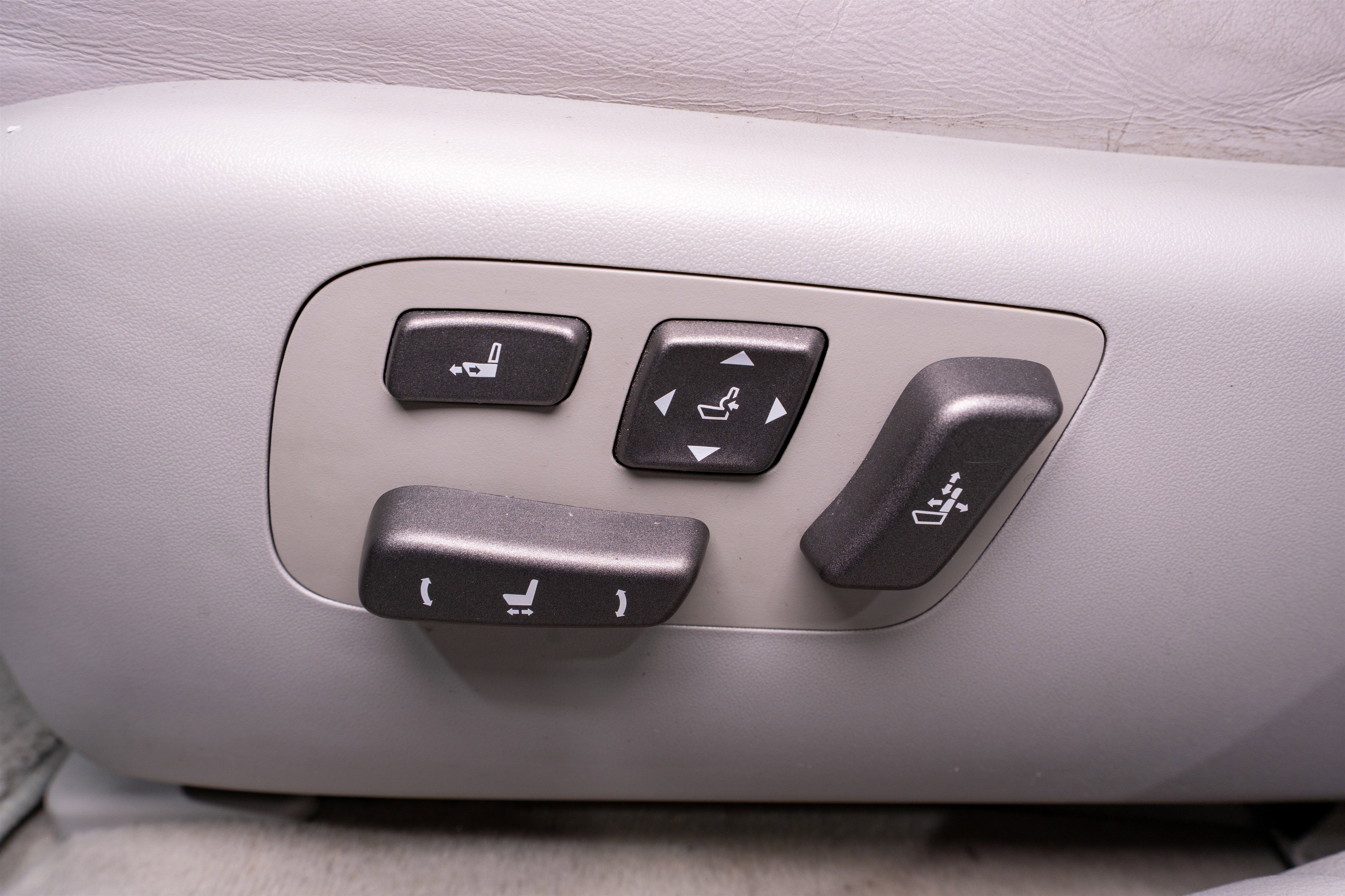 Used 2012 Lexus LS 460 w/ Comfort Pkg image 16