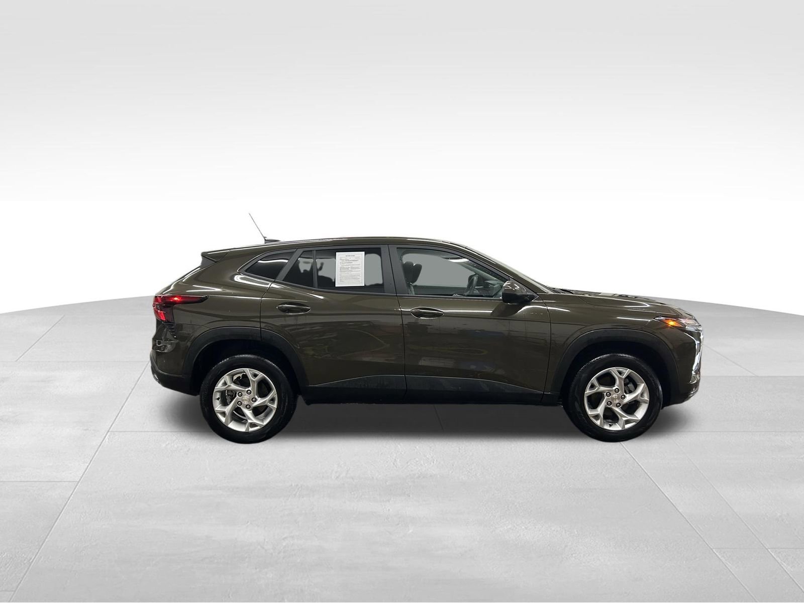 Used 2024 Chevrolet Trax LS w/ LS Convenience Package image 7