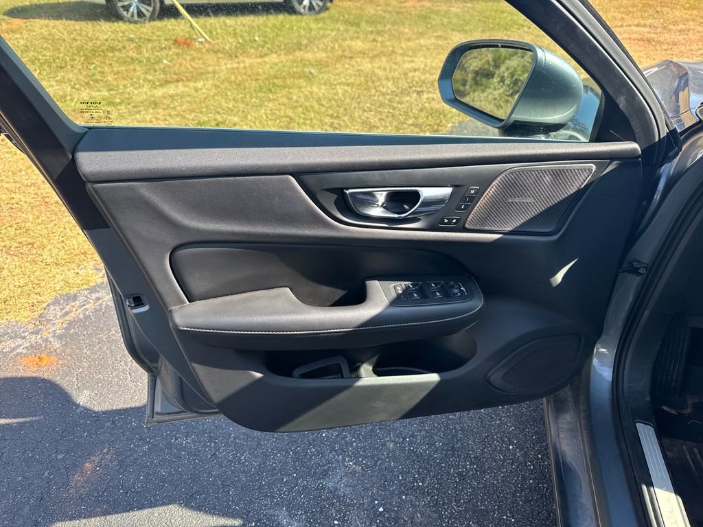 Used 2020 Volvo S60 T5 Inscription image 12