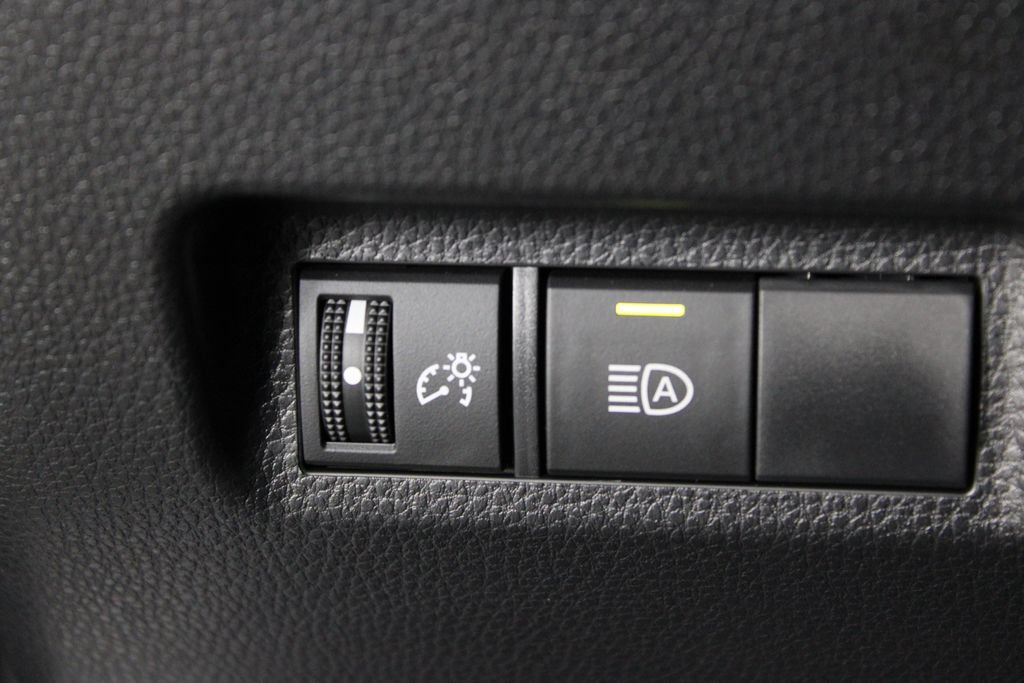 Used 2025 Toyota RAV4 LE AWD/4WD image 23
