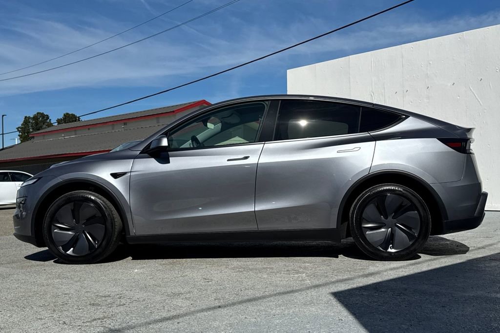 Used 2026 Tesla Model Y 2WD image 6