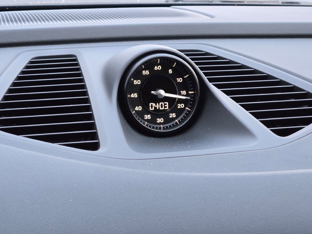 New 2025 Porsche Macan 4S Electric image 17