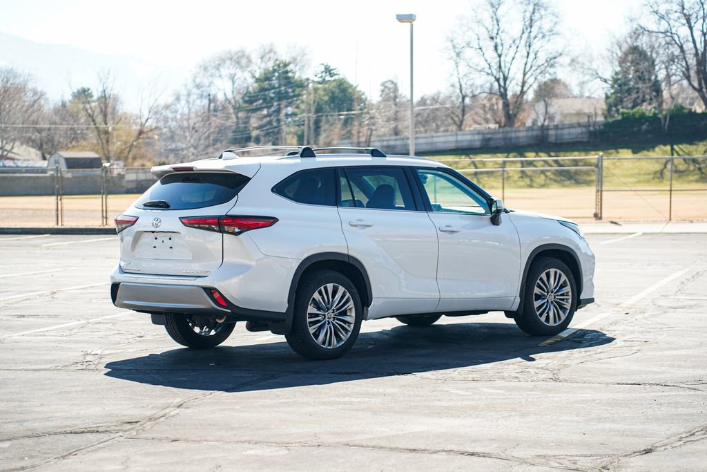 Used 2022 Toyota Highlander Platinum image 5