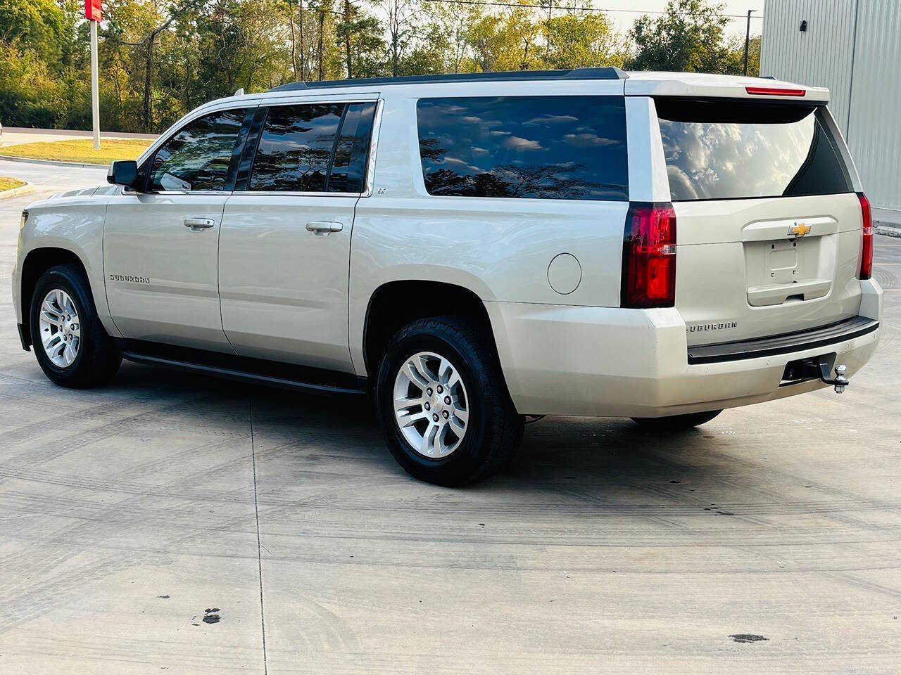 Used 2016 Chevrolet Suburban LT image 7