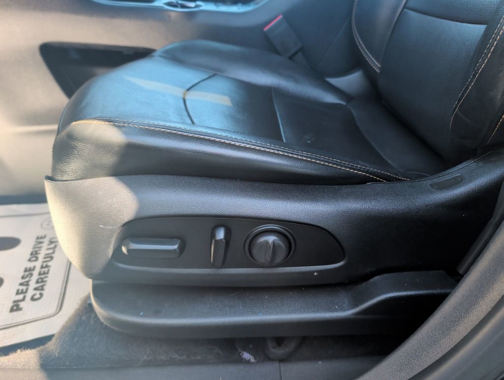 Used 2020 GMC Terrain SLT w/ GMC Pro Grade Package image 9