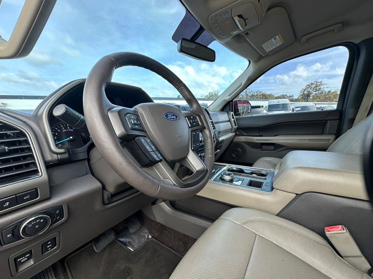 Used 2018 Ford Expedition XLT w/ Equipment Group 202A RWD image 12