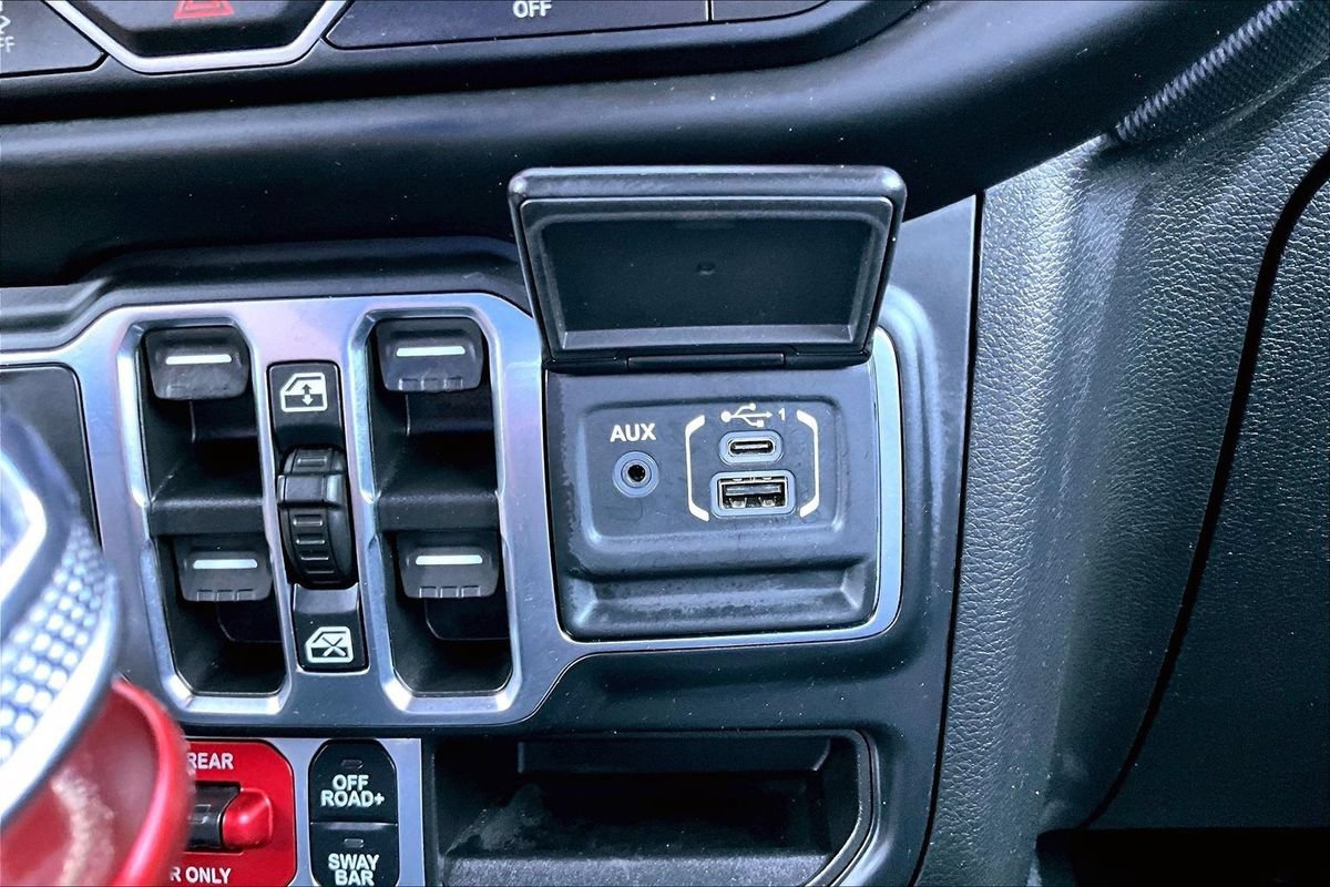 Used 2021 Jeep Wrangler Unlimited Rubicon AWD/4WD image 29