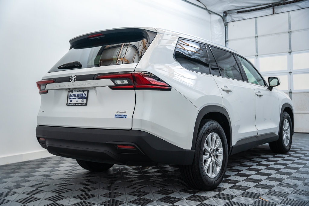 Certified 2025 Toyota Grand Highlander AWD image 5