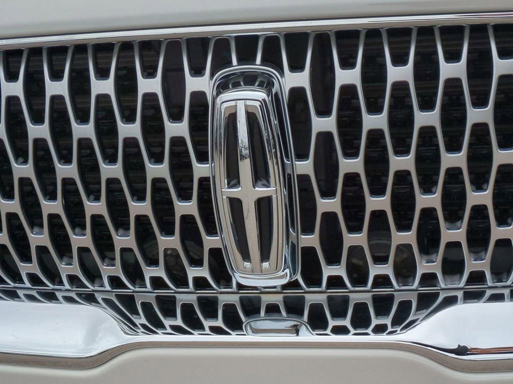 Certified 2023 Lincoln Nautilus Reserve image 9