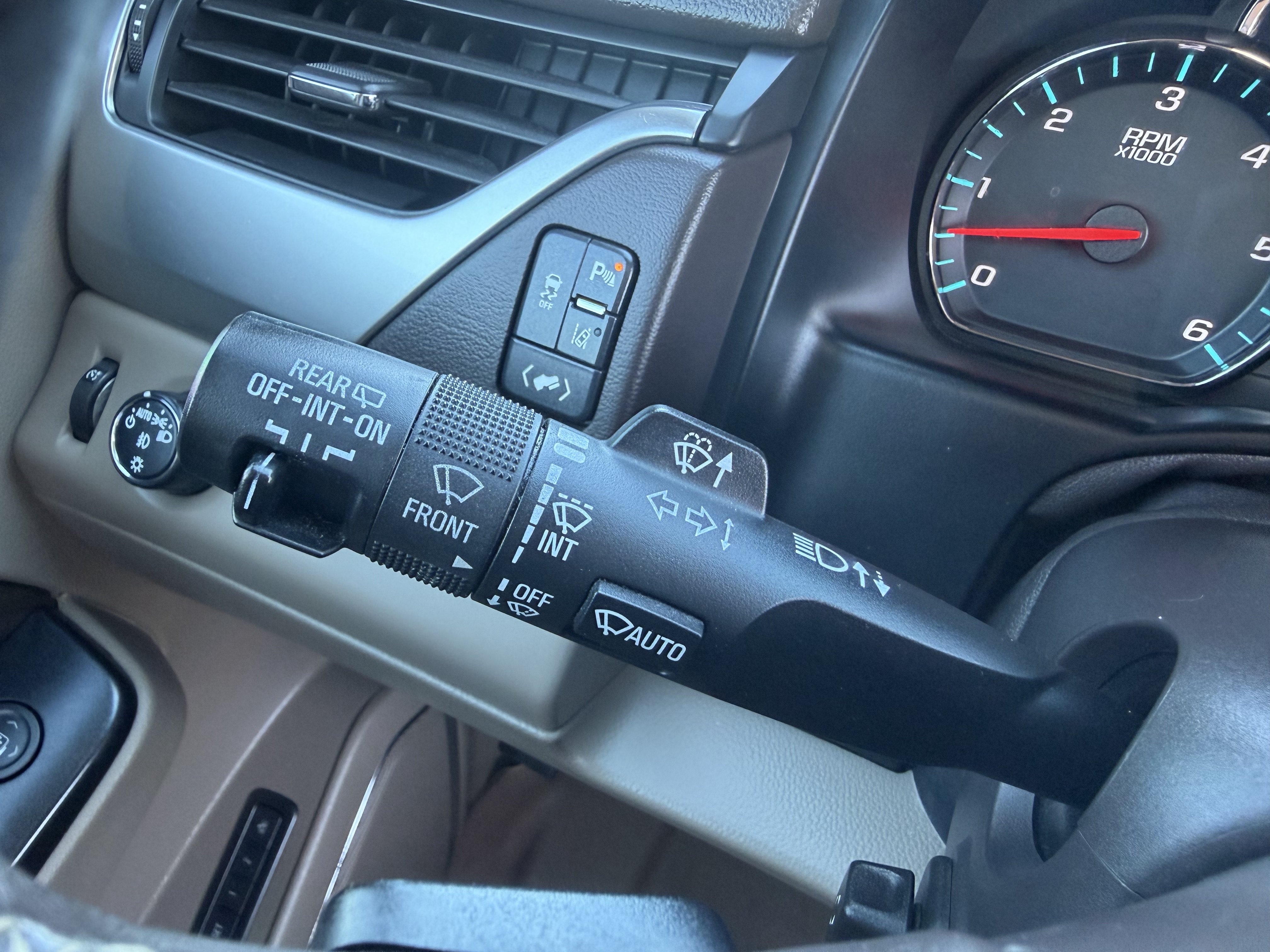 Used 2015 Chevrolet Tahoe LTZ RWD image 20