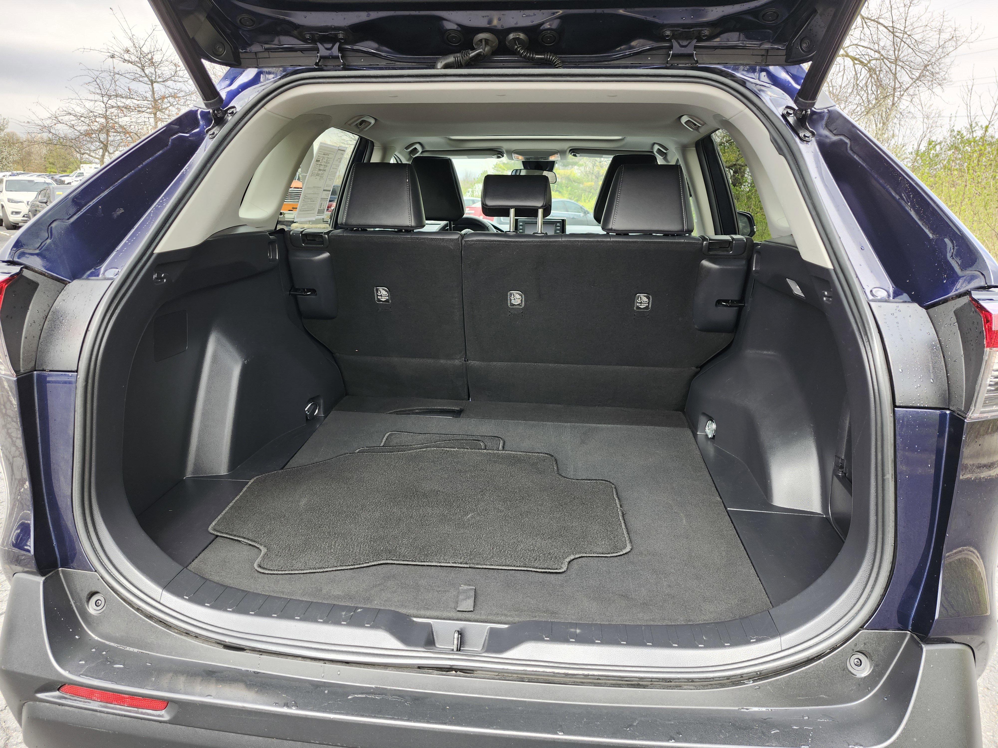 Used 2021 Toyota RAV4 XLE Premium AWD/4WD image 16