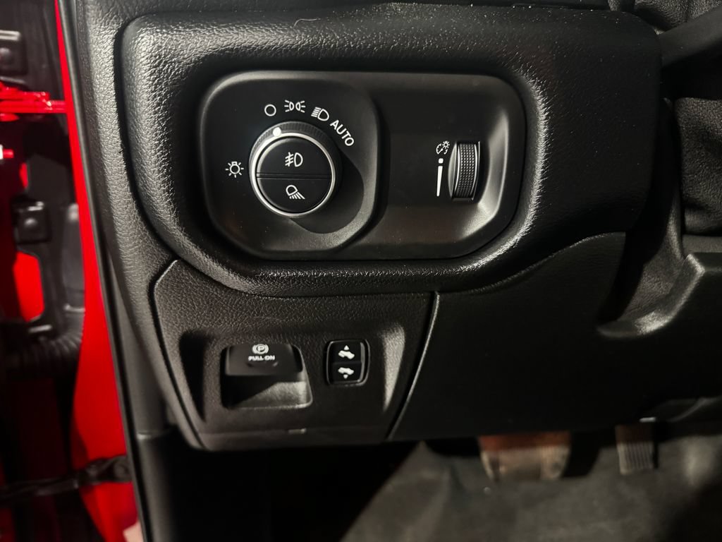 Used 2020 RAM 1500 Big Horn AWD/4WD image 32
