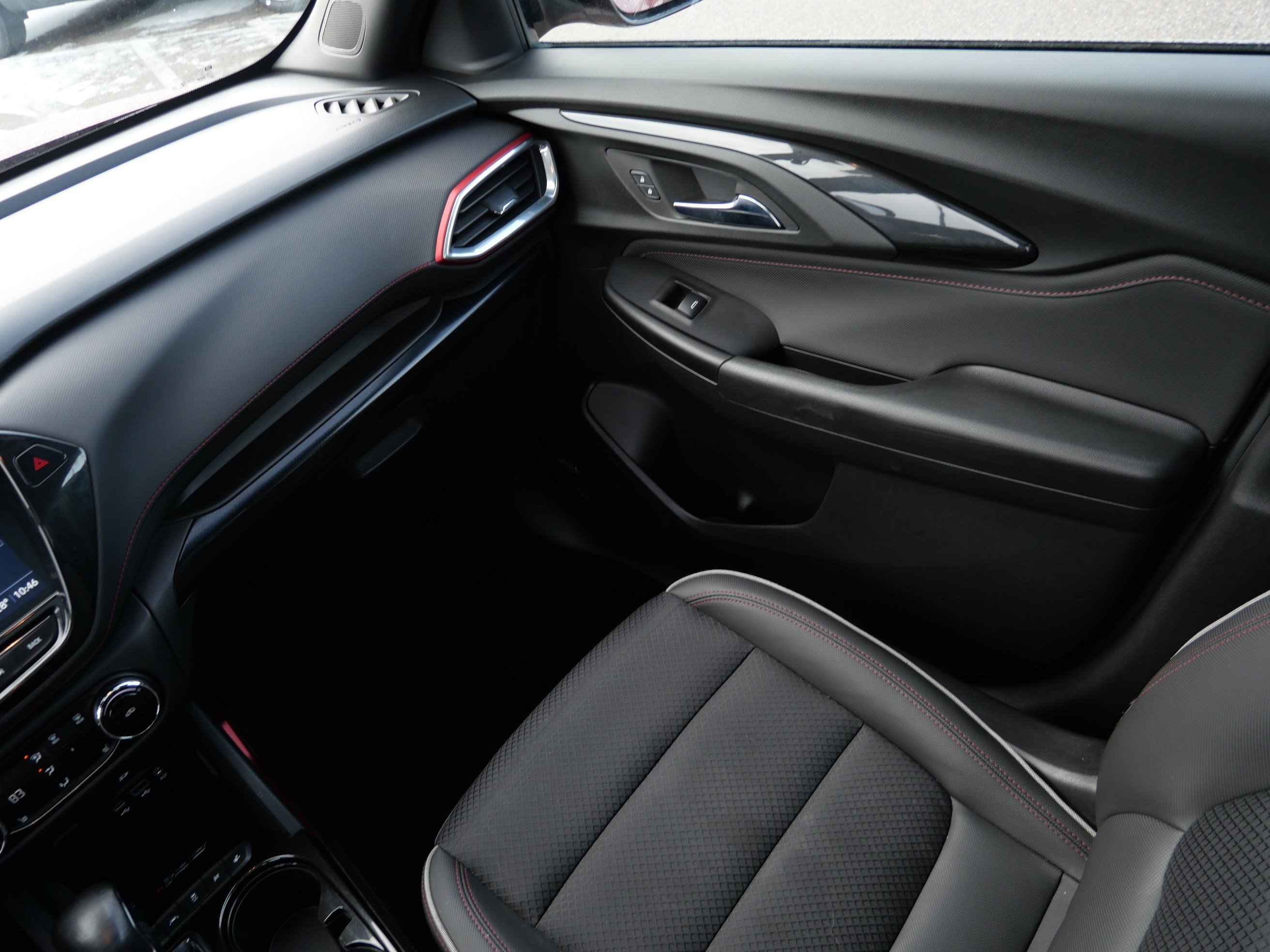 Used 2022 Chevrolet TrailBlazer RS w/ Sun and Liftgate Package image 11