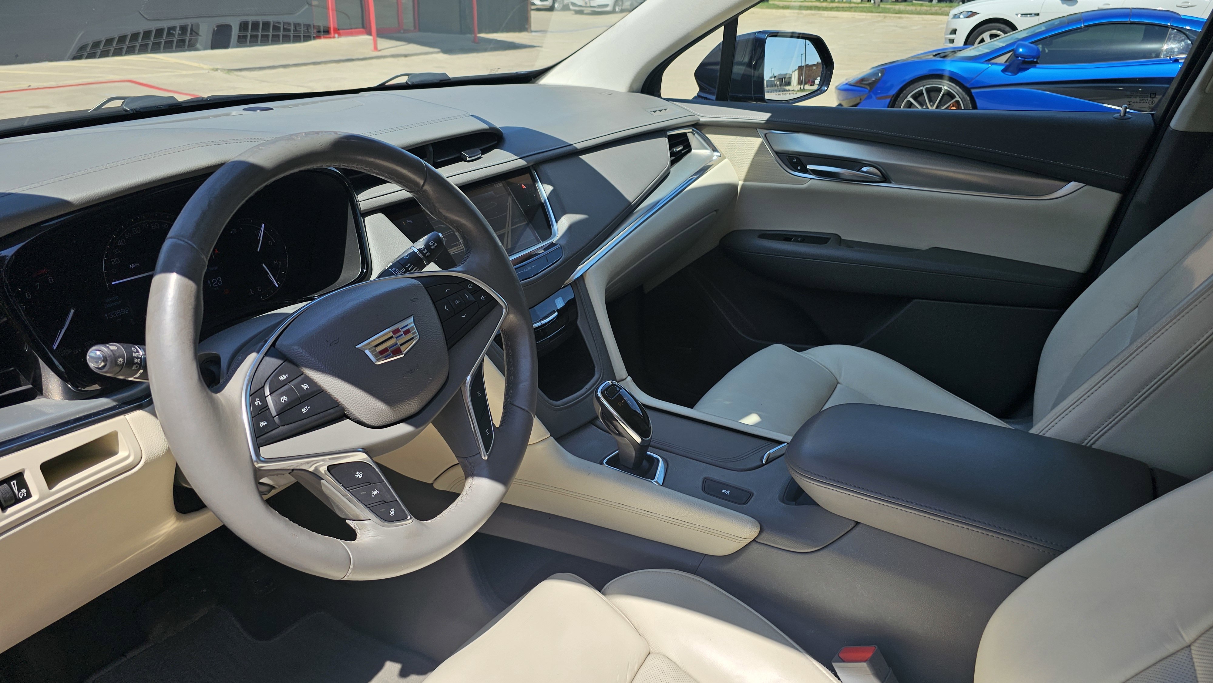 Used 2017 Cadillac XT5 Luxury w/ Driver Awareness Package FWD image 24