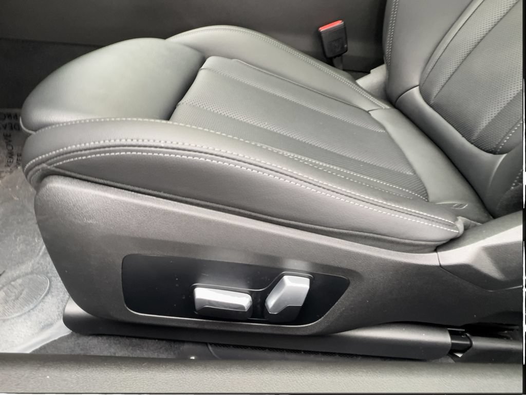Used 2022 BMW 230i Coupe w/ Premium Package 2 RWD image 22