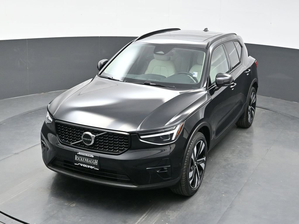 Used 2025 Volvo XC40 B5 Ultra image 31