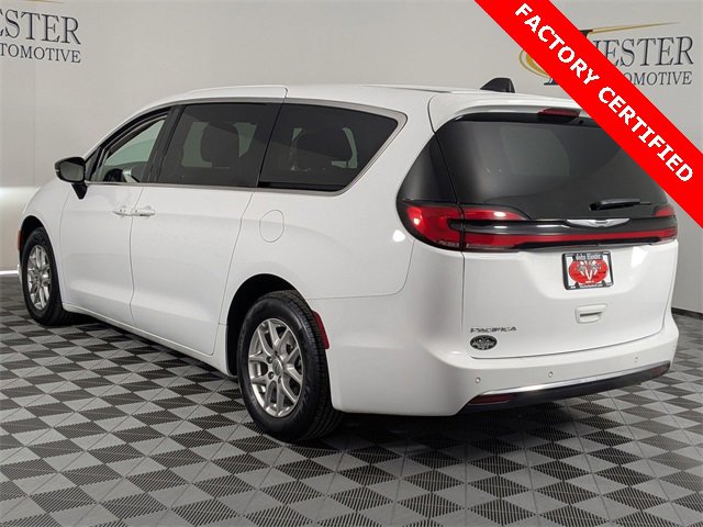 Certified 2024 Chrysler Pacifica Touring-L image 5
