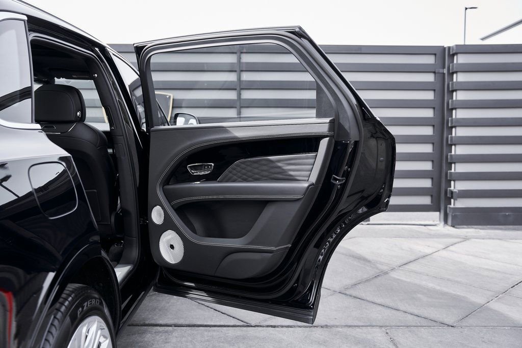 Used 2023 Bentley Bentayga Extended Wheelbase image 25