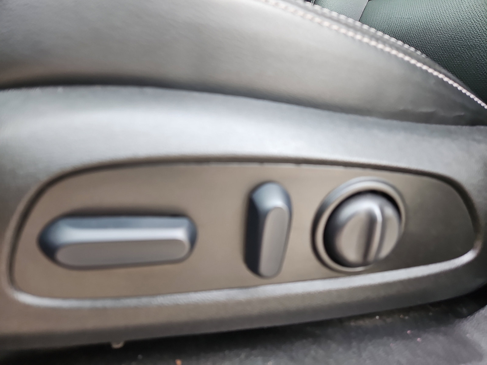 Used 2024 GMC Terrain SLT w/ Elevation Edition image 14