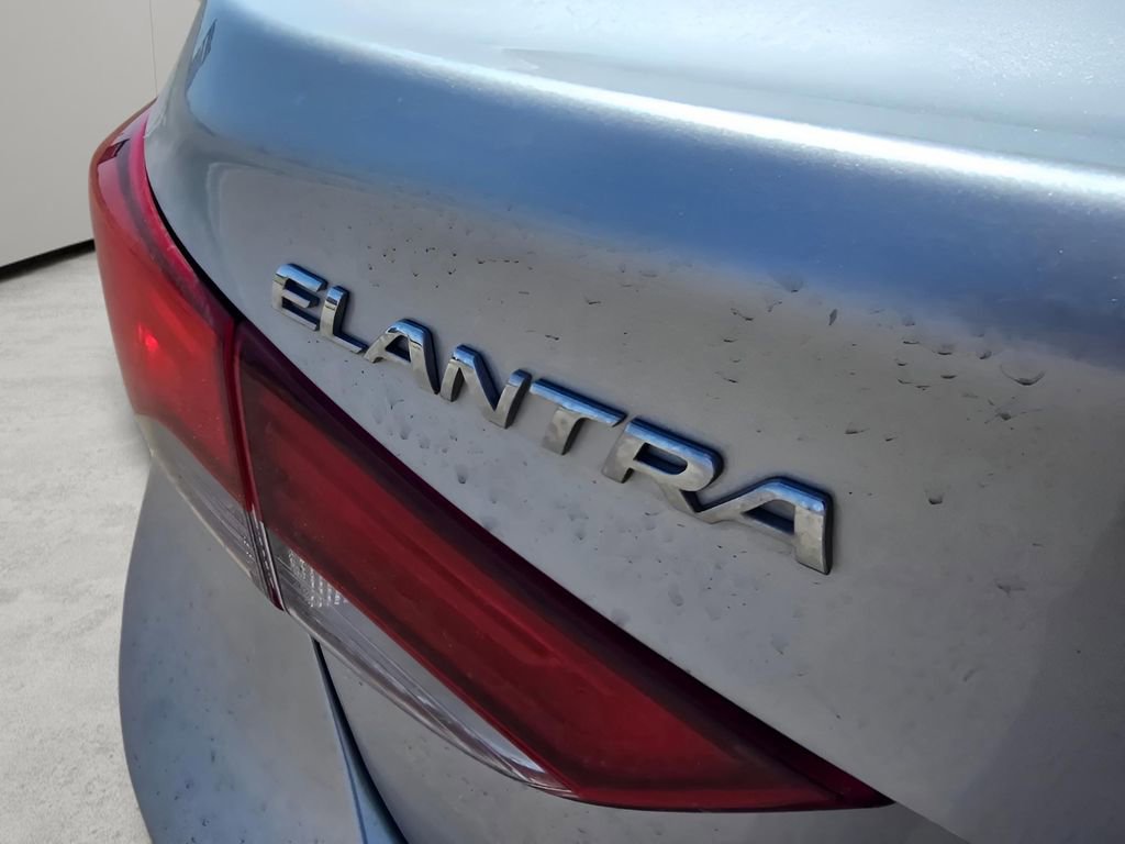 Used 2016 Hyundai Elantra SE image 30