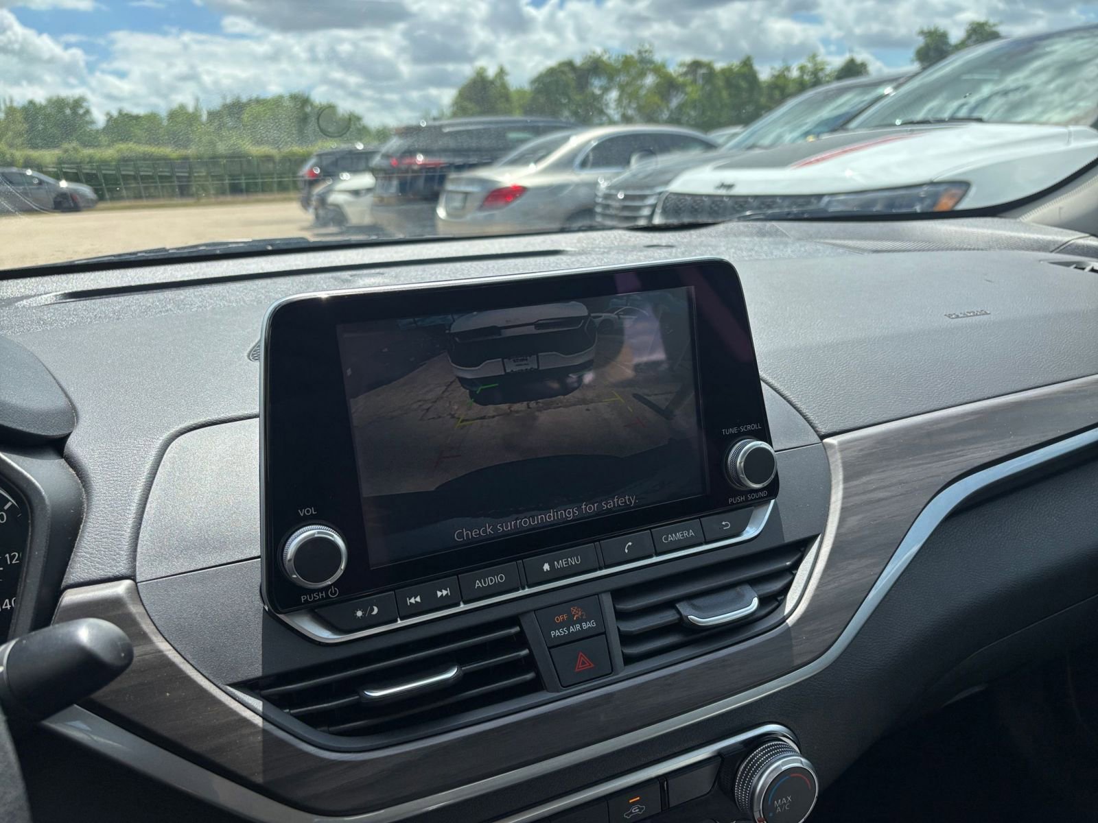 Used 2025 Nissan Altima 2.5 SV image 23