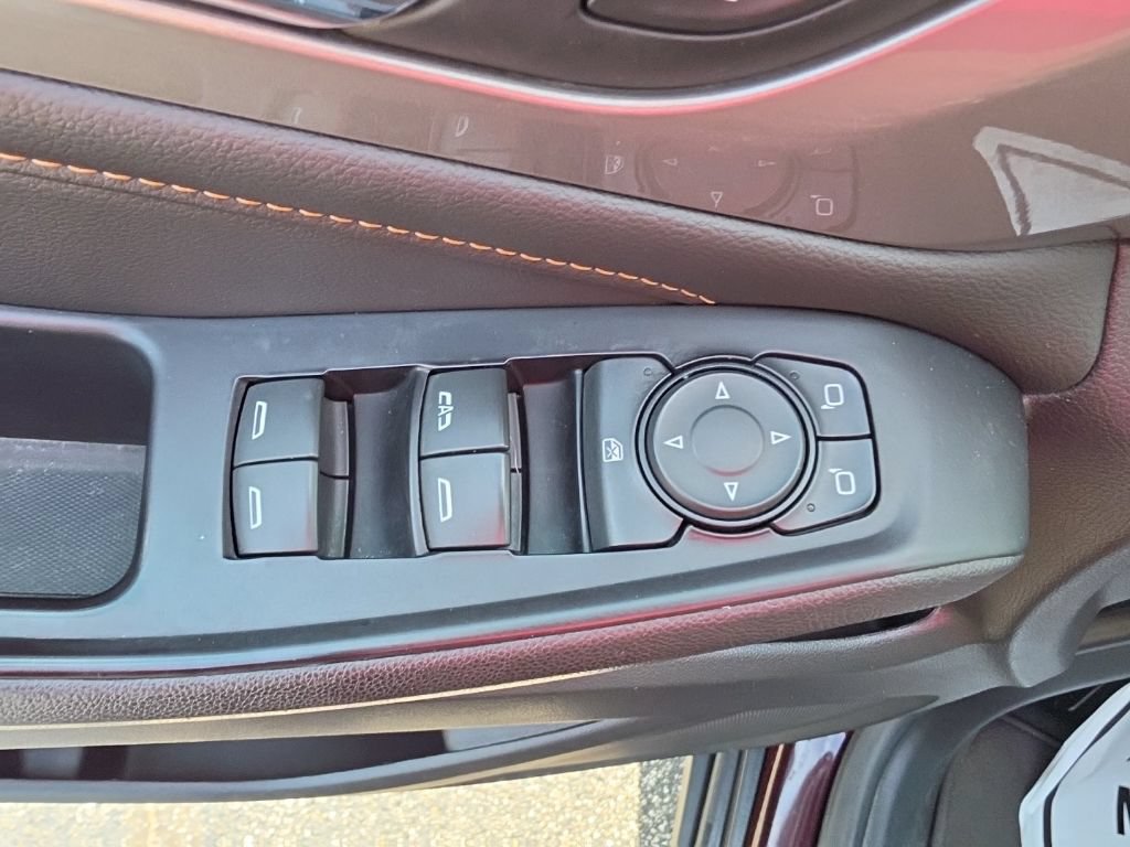 Used 2018 Chevrolet Traverse LT FWD image 21