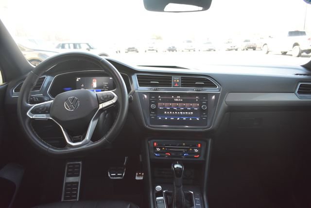 Used 2023 Volkswagen Tiguan SE R-Line image 38