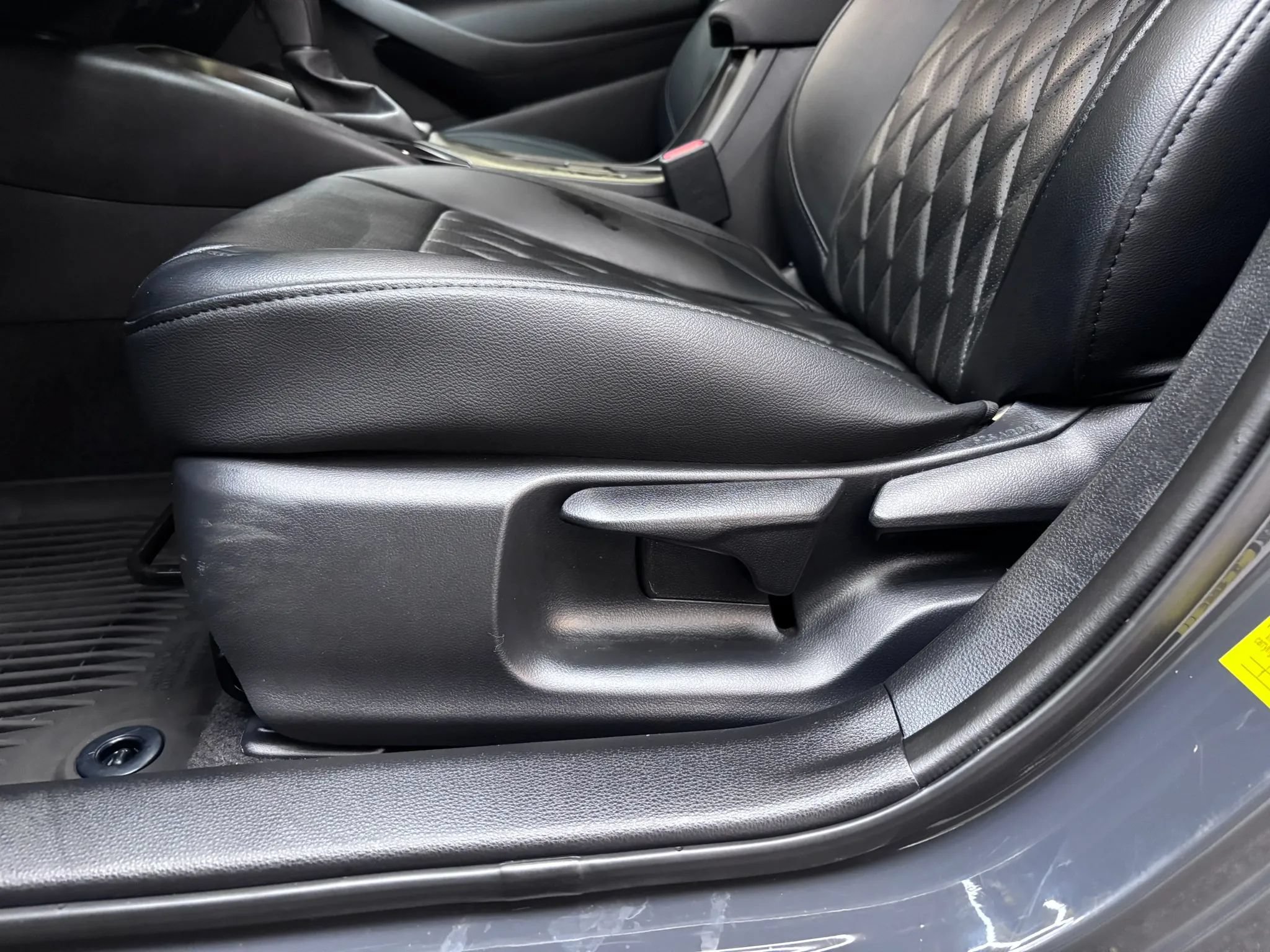 Used 2024 Toyota Corolla LE FWD image 3