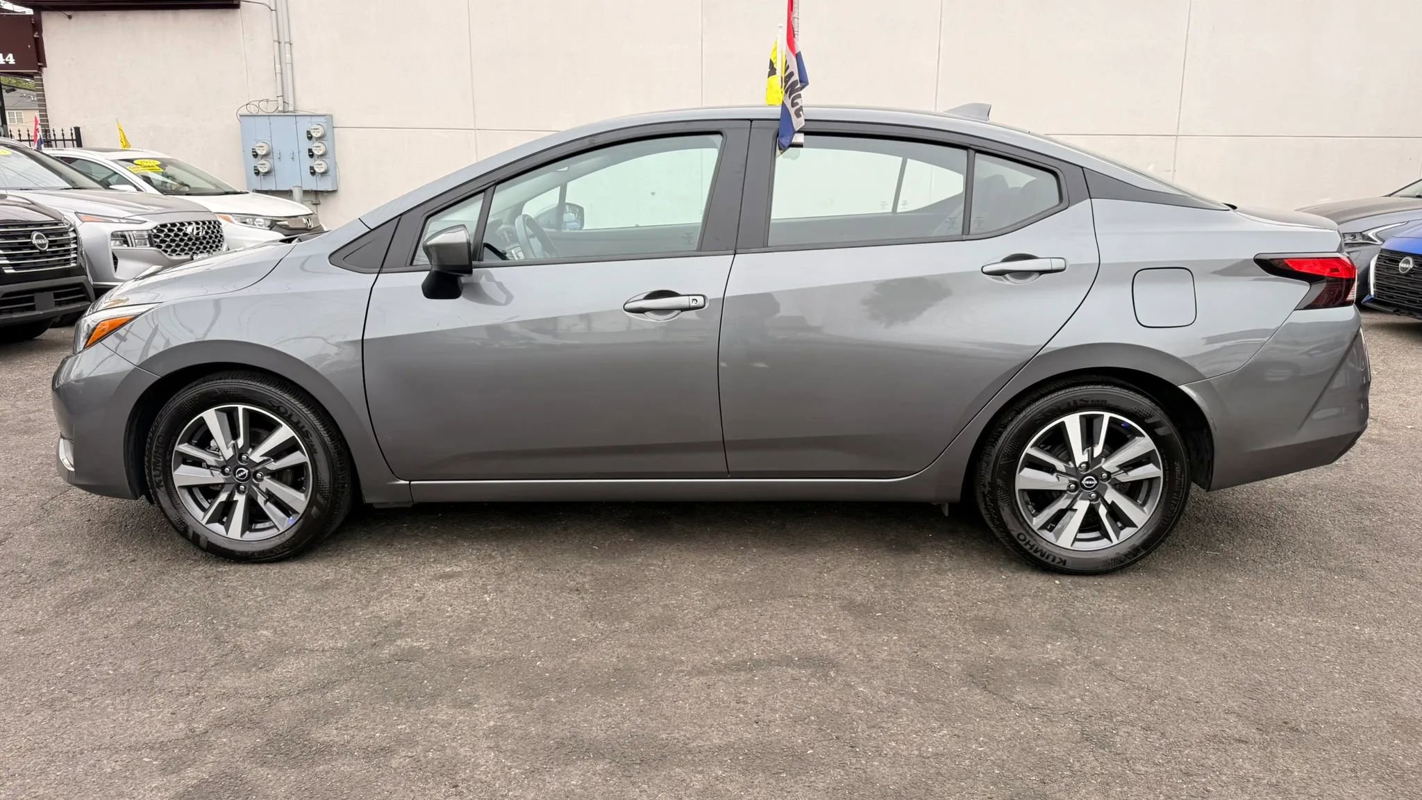 Used 2025 Nissan Versa SV FWD image 10