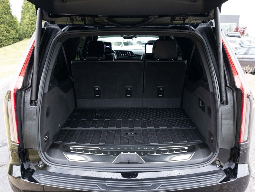 Used 2023 Cadillac Escalade ESV V image 57