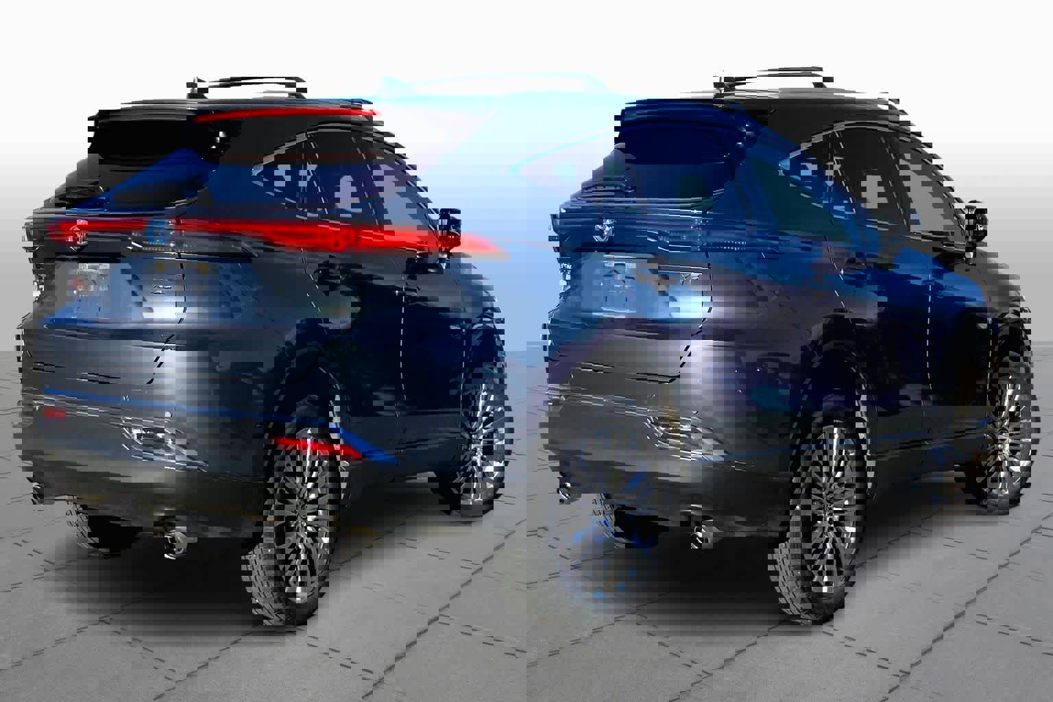 Used 2023 Toyota Venza XLE image 12