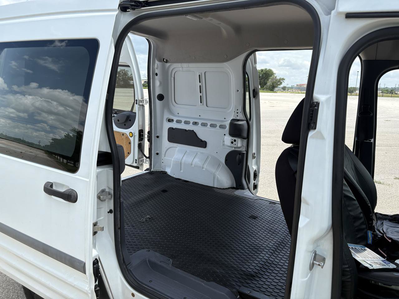 Used 2010 Ford Transit Connect XLT FWD image 24