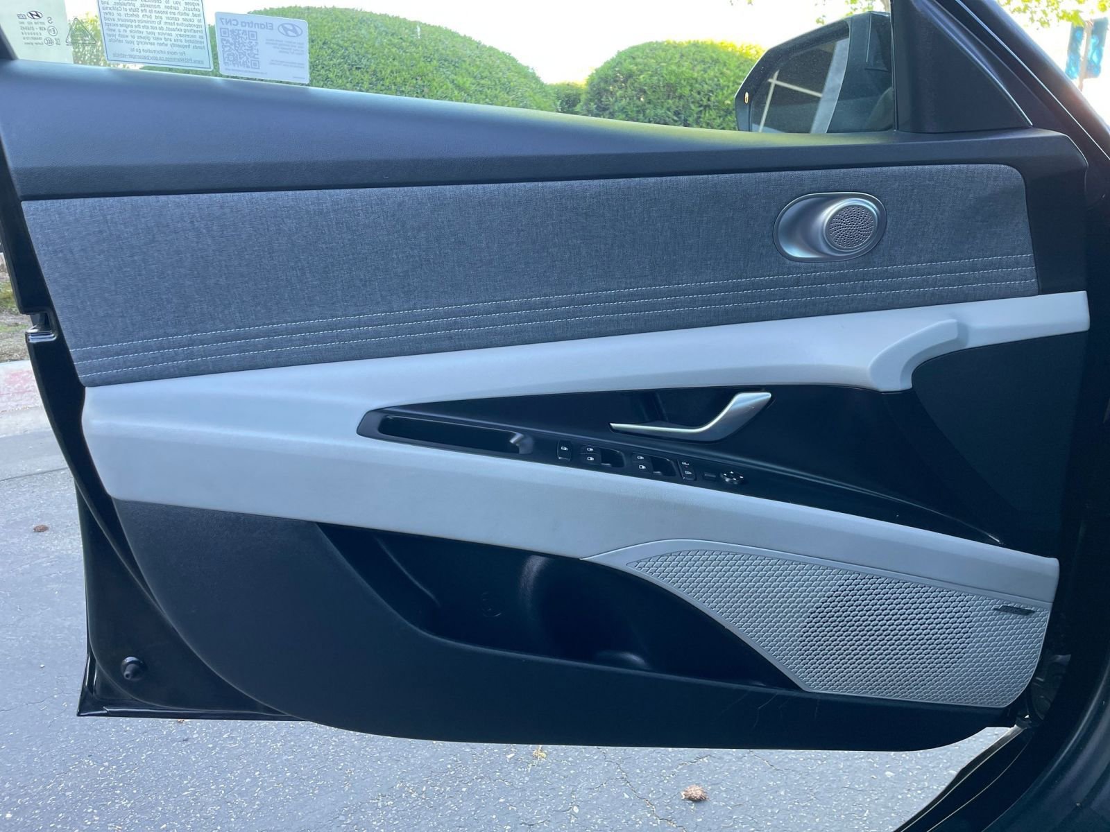 Used 2025 Hyundai Elantra Limited image 18