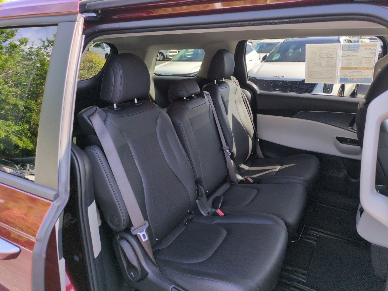 Used 2023 Kia Carnival LX FWD image 39