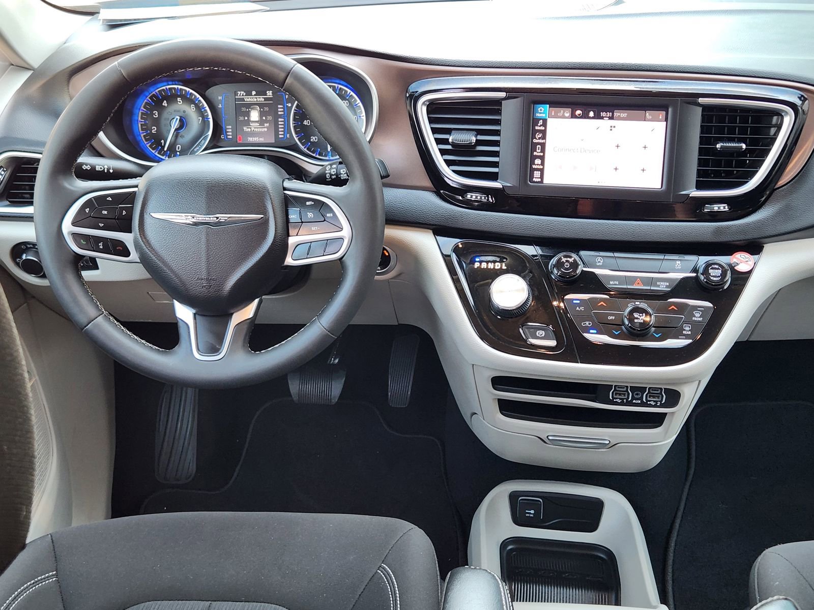 Used 2023 Chrysler Voyager LX image 30