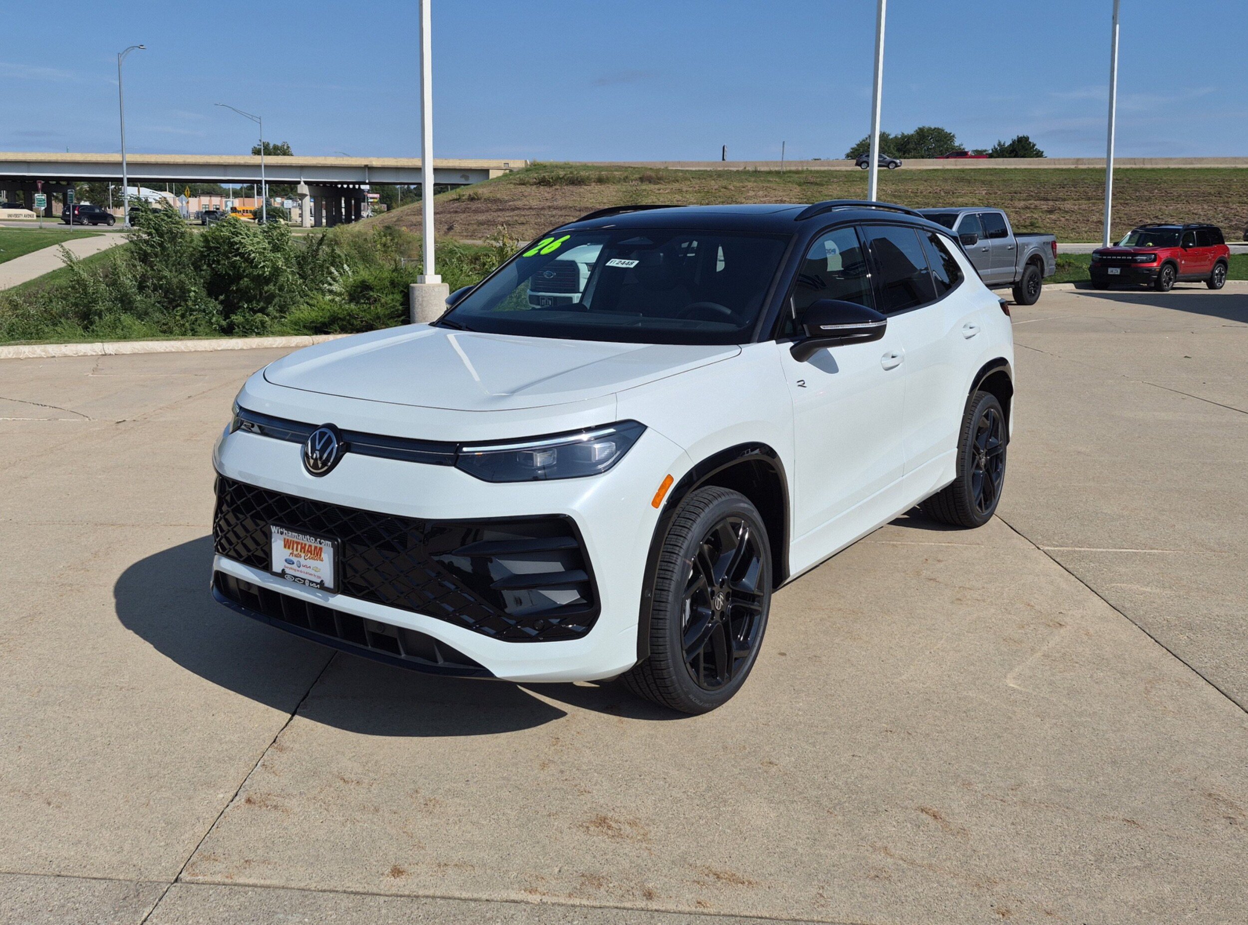 New 2026 Volkswagen Tiguan SE R-Line AWD/4WD image 8