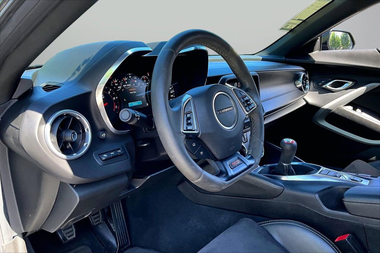Used 2018 Chevrolet Camaro SS RWD image 17