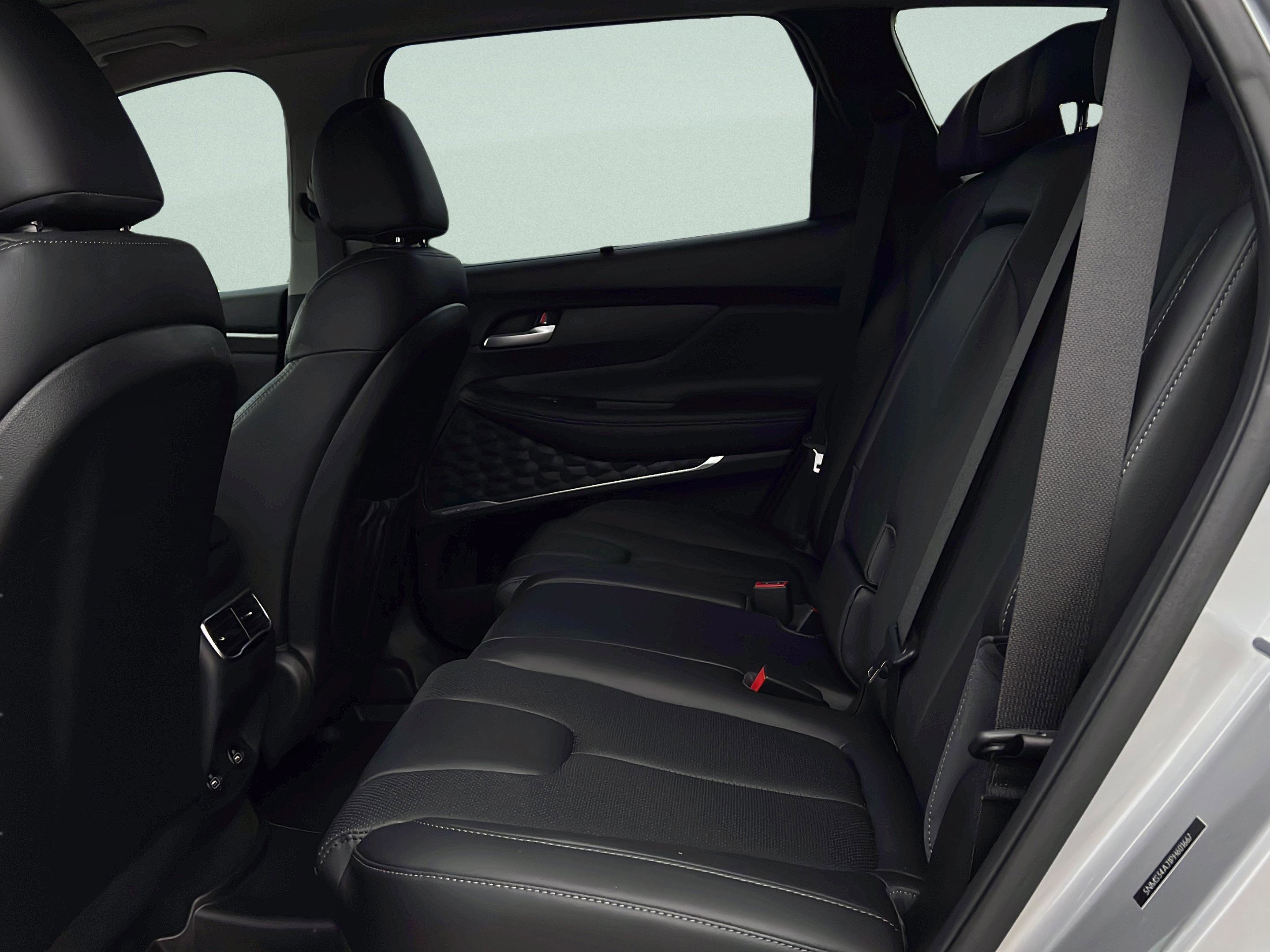Certified 2023 Hyundai Santa Fe SEL w/ Premium Package FWD image 10