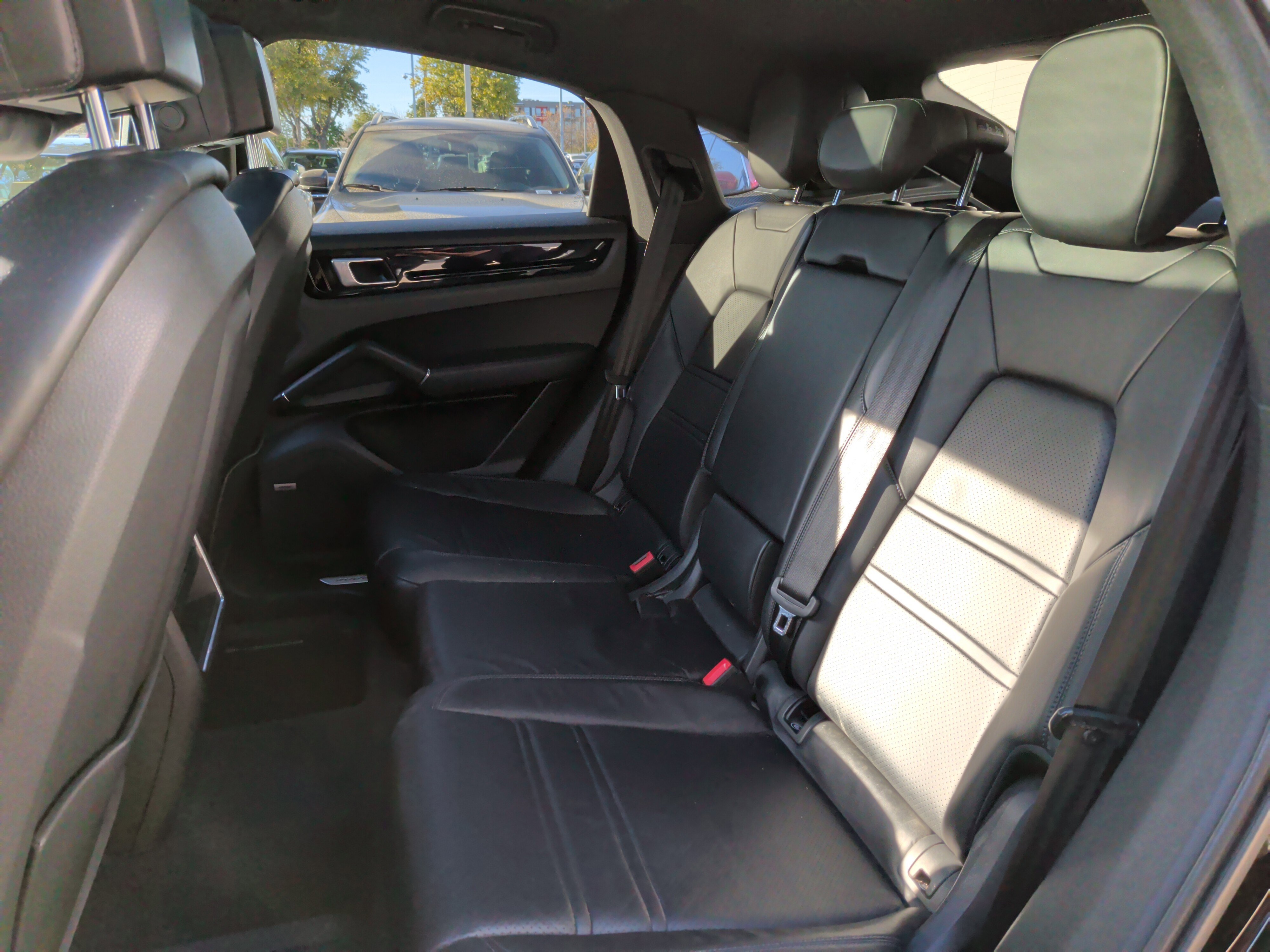 Used 2021 Porsche Cayenne Coupe image 32