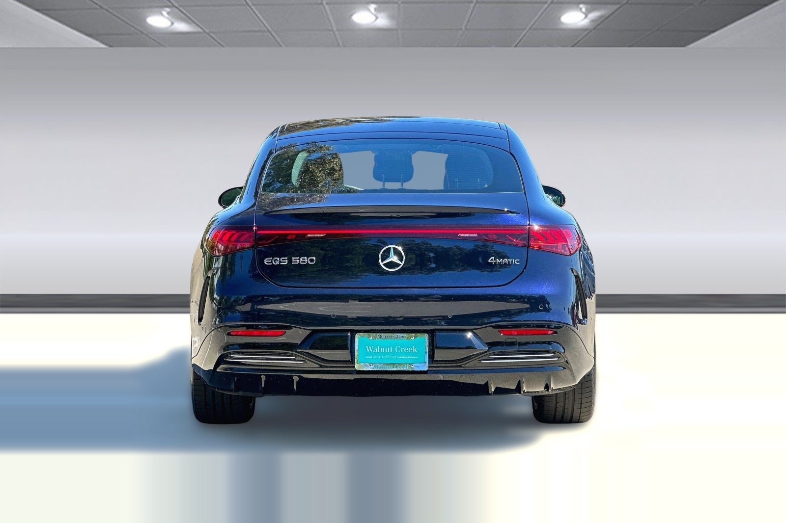 Used 2022 Mercedes-Benz EQS 580 4MATIC Sedan image 3