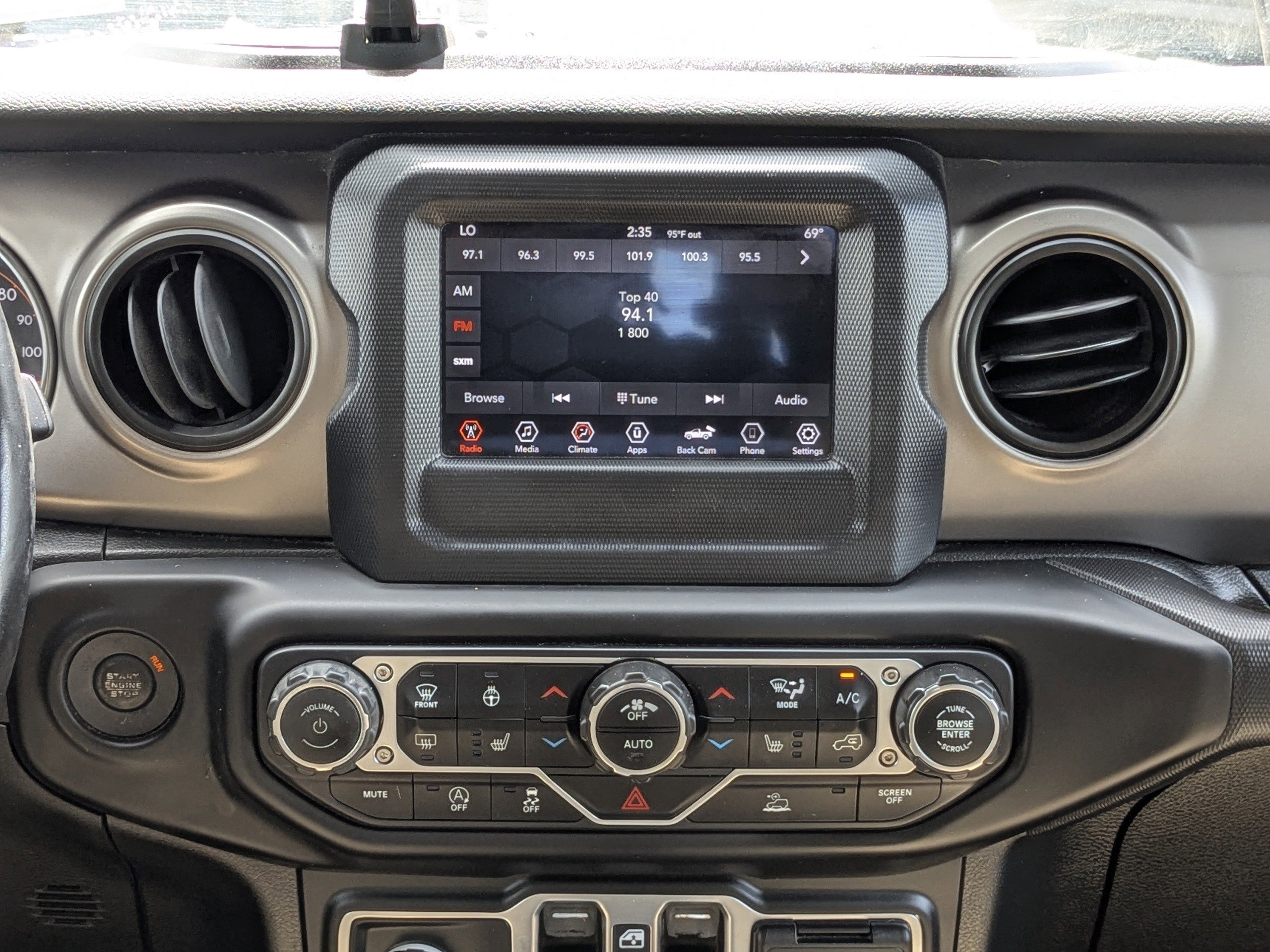 Used 2020 Jeep Gladiator Sport w/ Quick Order Package 24S image 18