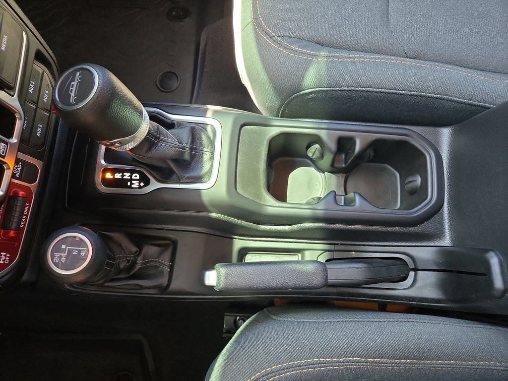 Used 2025 Jeep Gladiator Sport AWD/4WD image 23