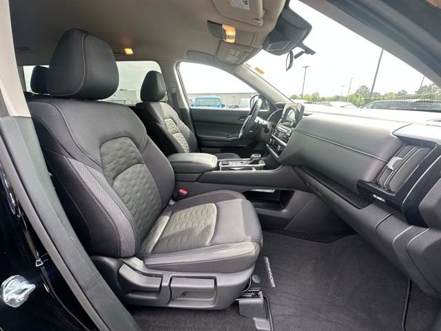 Used 2025 Nissan Pathfinder SV AWD/4WD image 29