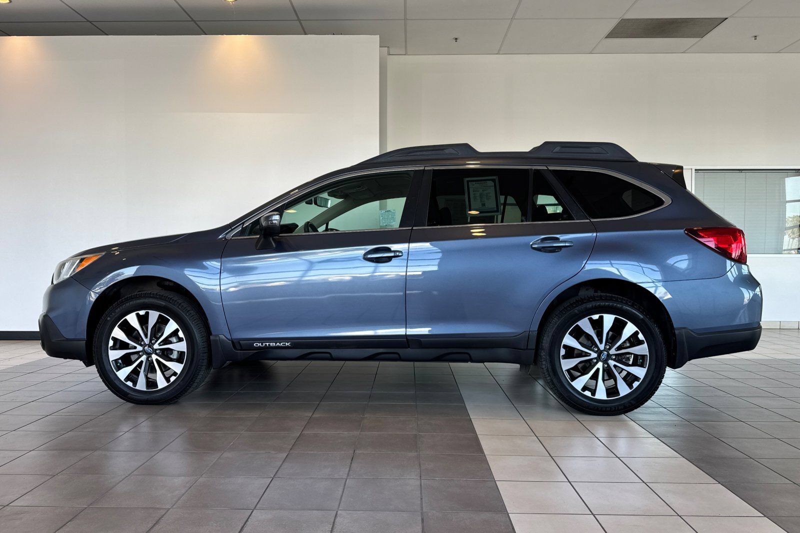 Used 2017 Subaru Outback 3.6R Limited AWD/4WD image 7